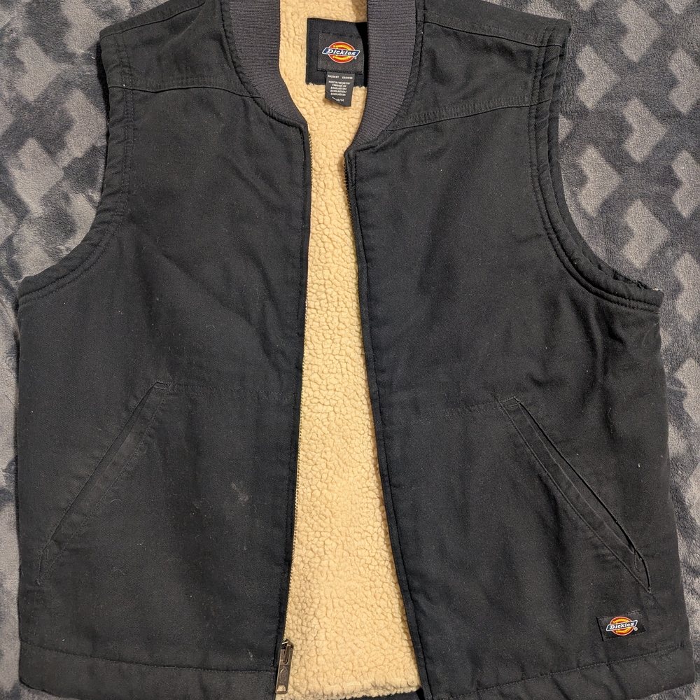 Dickies Black Vest with Cream Sherpa Lining